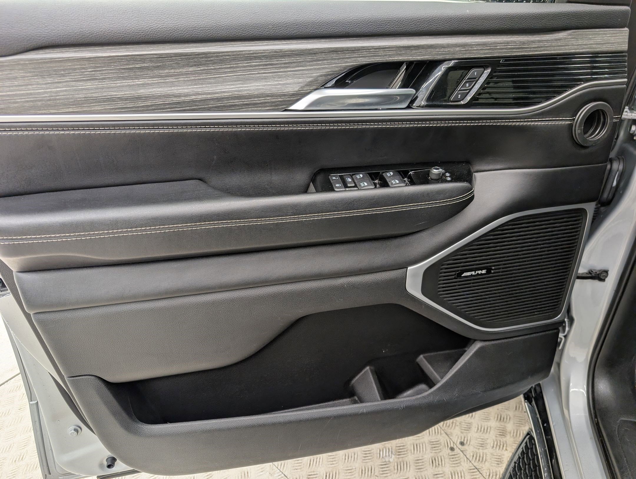 Used 2023 Jeep Wagoneer Series III w/ Preferred Equipment Group image 13