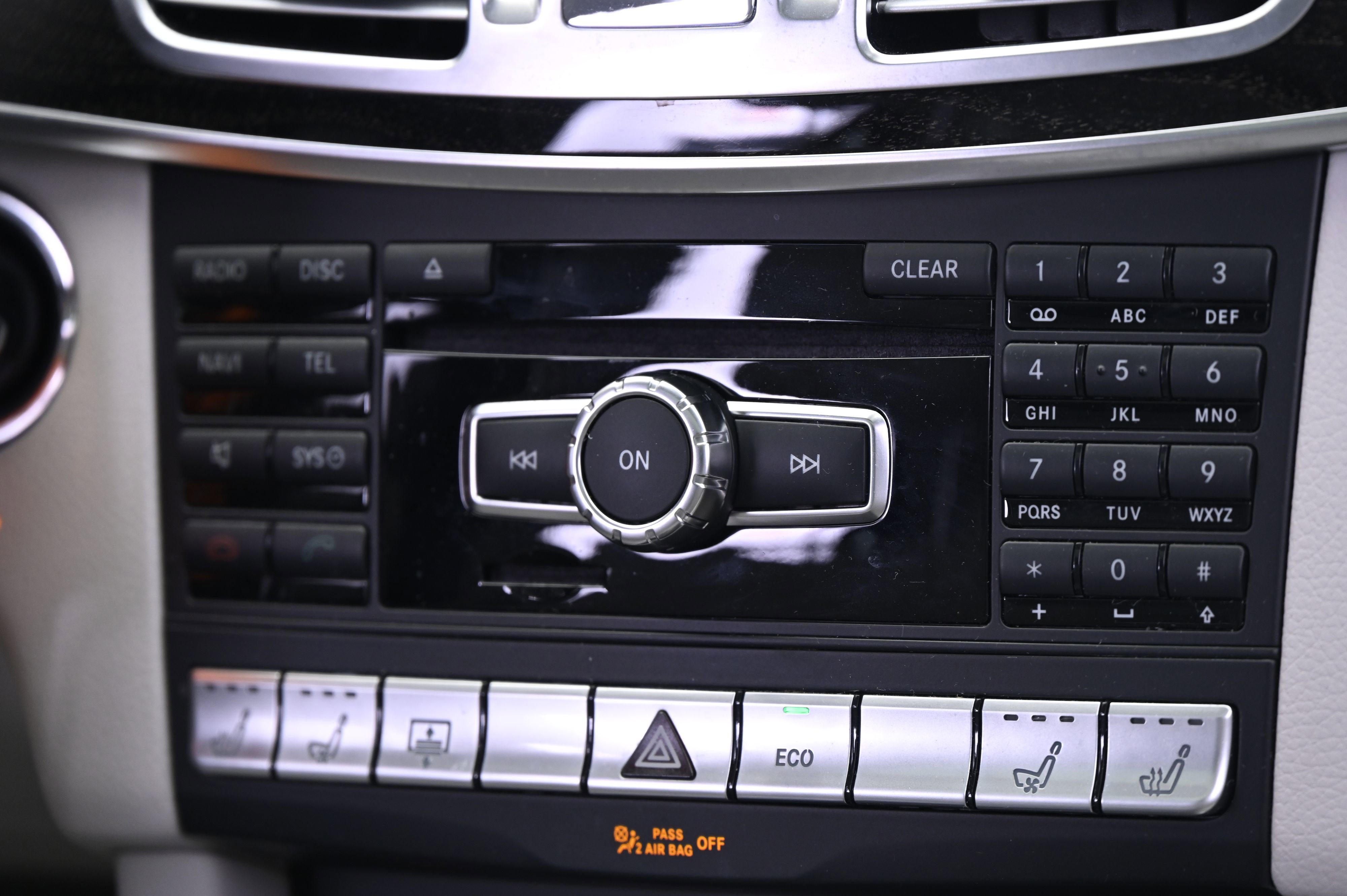 Used 2015 Mercedes-Benz E 400 4MATIC Sedan image 34