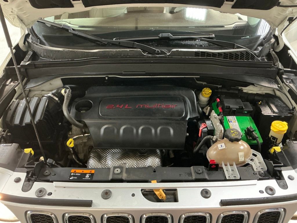 Used 2016 Jeep Renegade Limited image 22