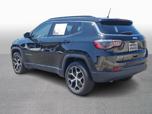 Used 2024 Jeep Compass Latitude AWD/4WD image 6
