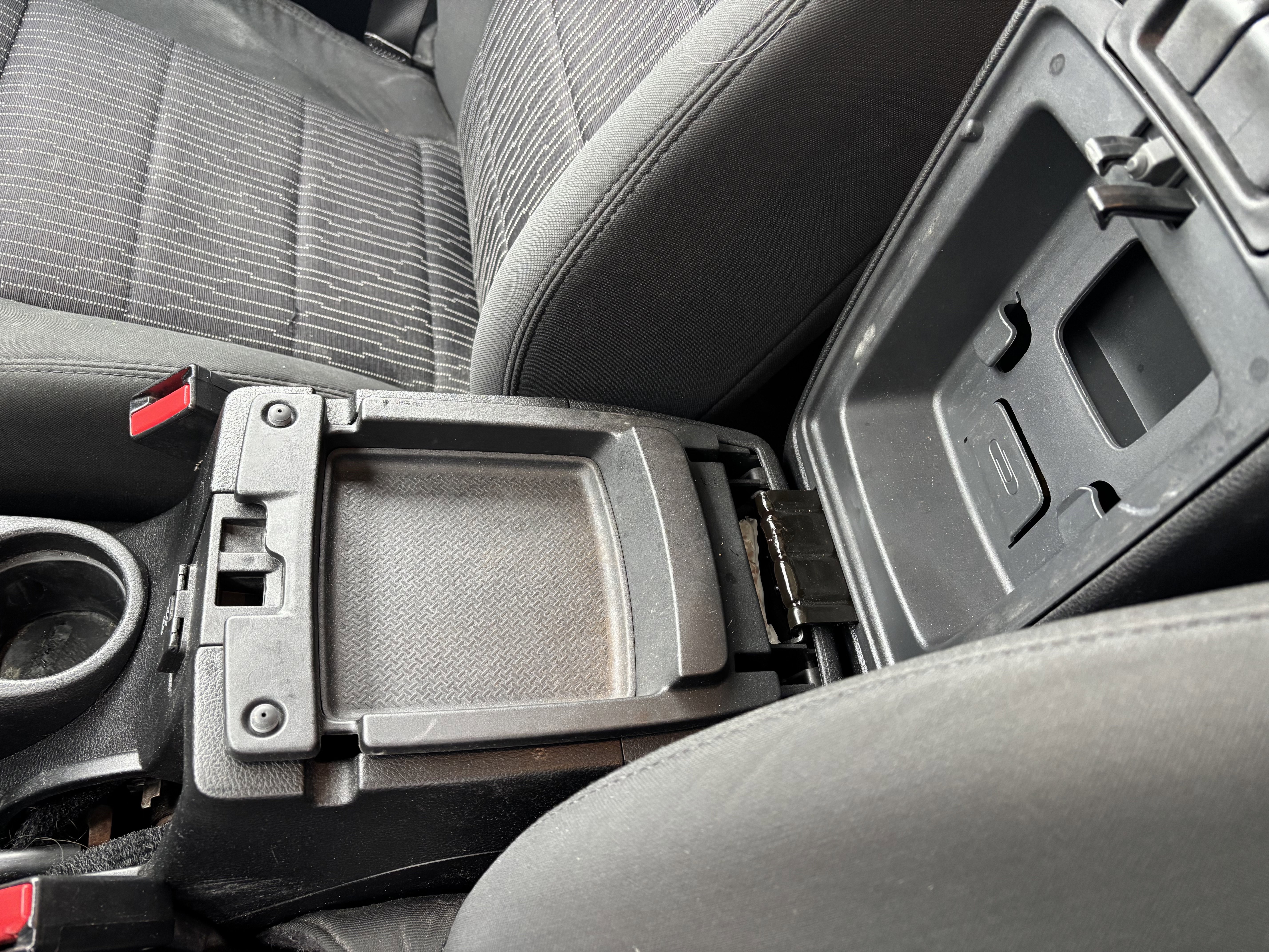 Used 2011 Jeep Wrangler Unlimited Rubicon w/ Dual Top Group image 13