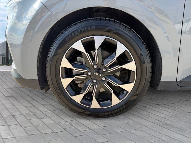 Used 2022 Kia Carnival EX FWD image 9
