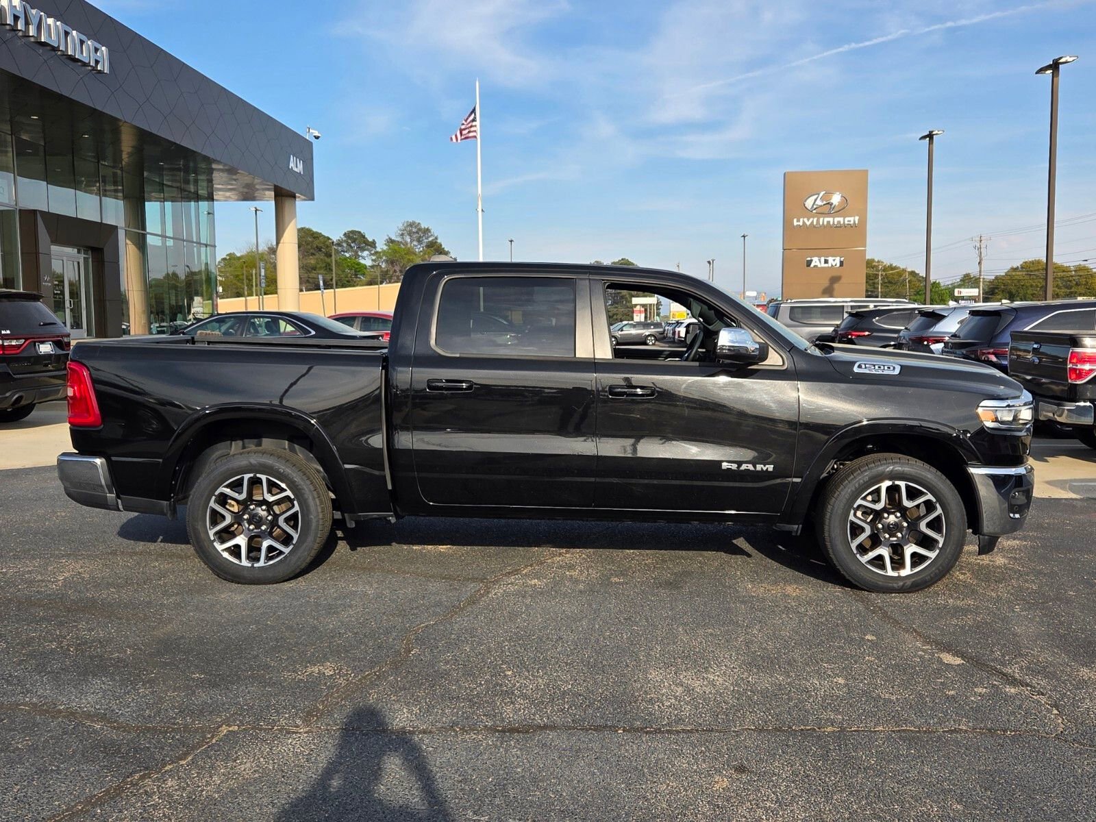 Used 2025 RAM 1500 Laramie image 15