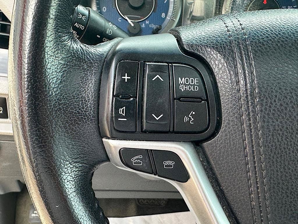 Used 2016 Toyota Sienna XLE w/ XLE Navigation Package FWD image 22