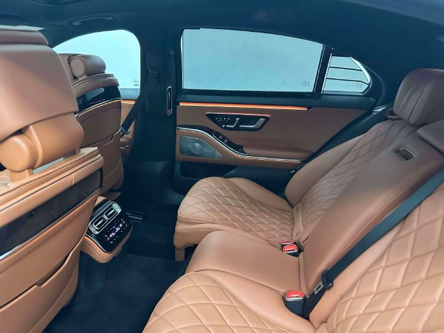 Used 2022 Mercedes-Benz S 580 4MATIC Sedan w/ Rear Seat Package image 32
