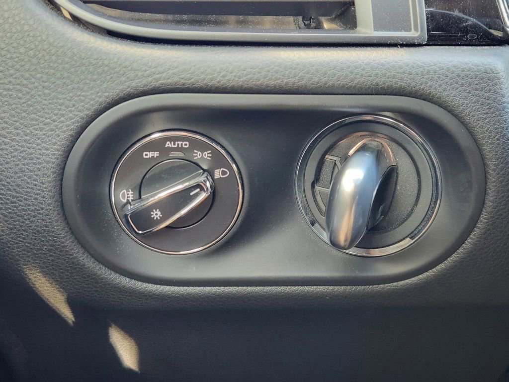 Used 2023 Porsche Macan image 18