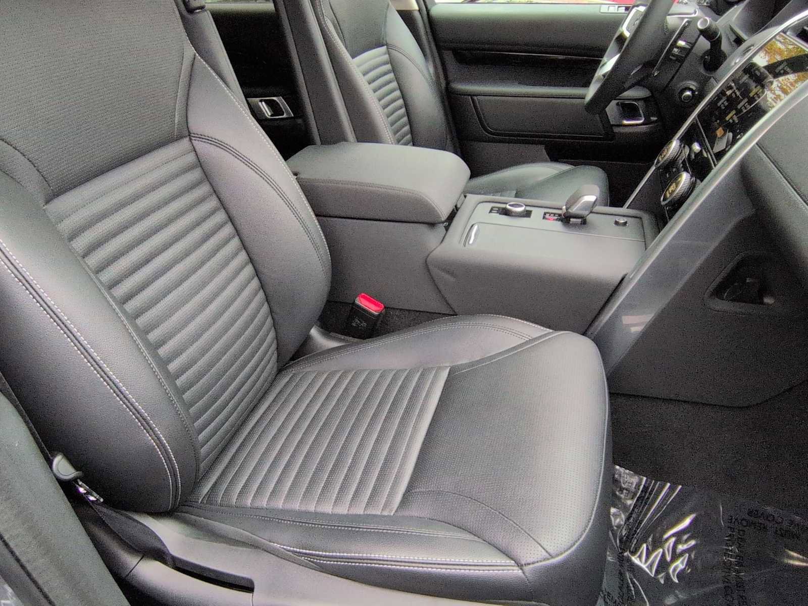 Used 2024 Land Rover Discovery S image 22