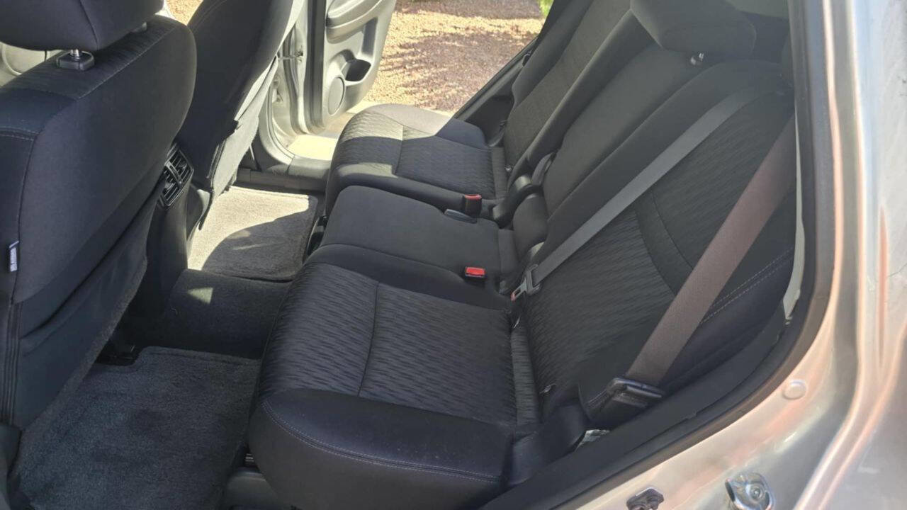 Used 2018 Nissan Rogue SV image 14