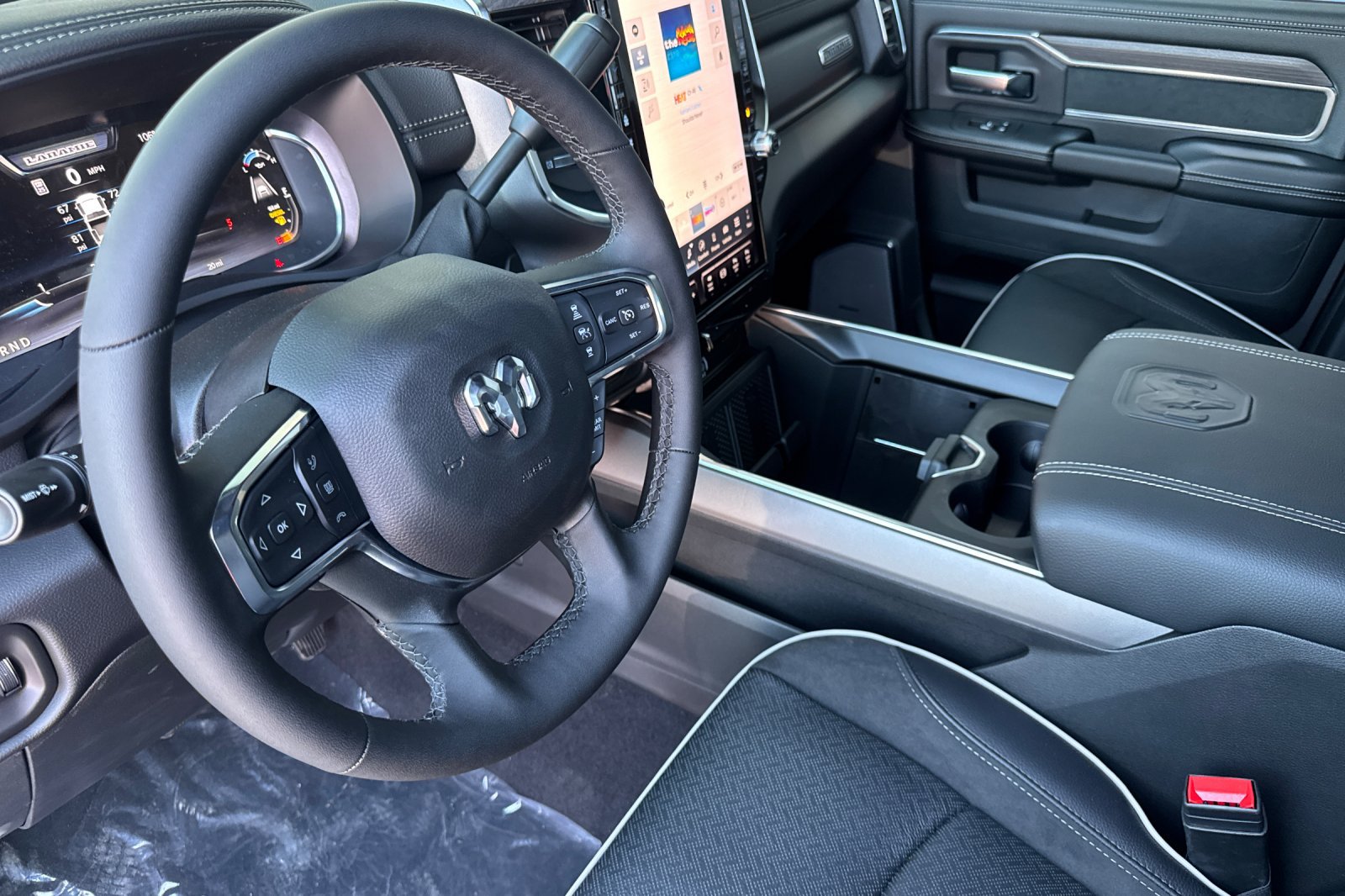 New 2026 RAM 3500 Laramie AWD/4WD image 9
