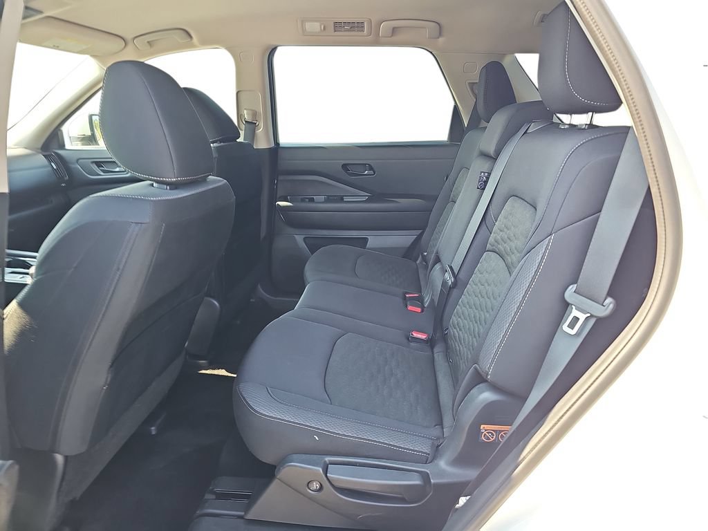 Used 2024 Nissan Pathfinder SV FWD image 14