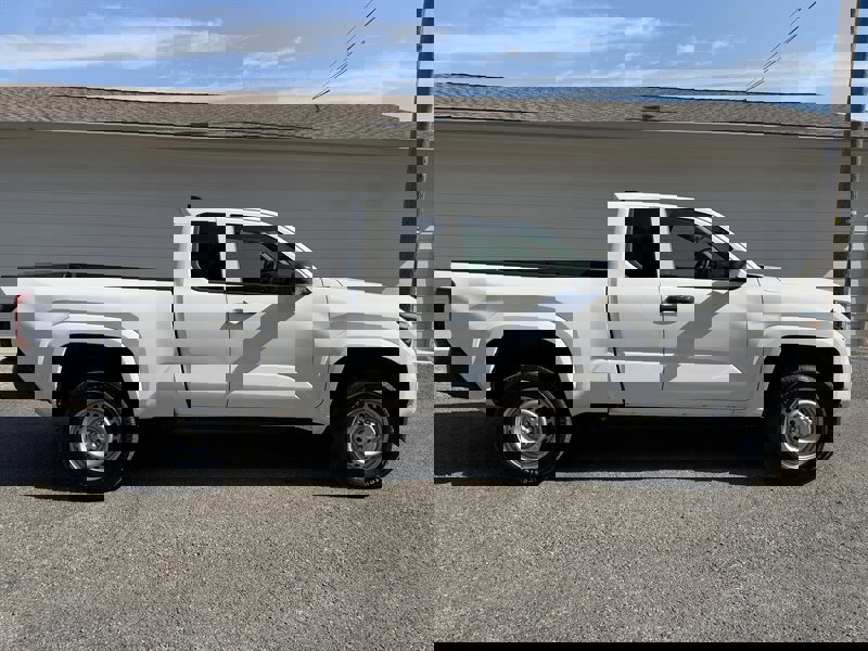 Used 2024 Toyota Tacoma SR image 1