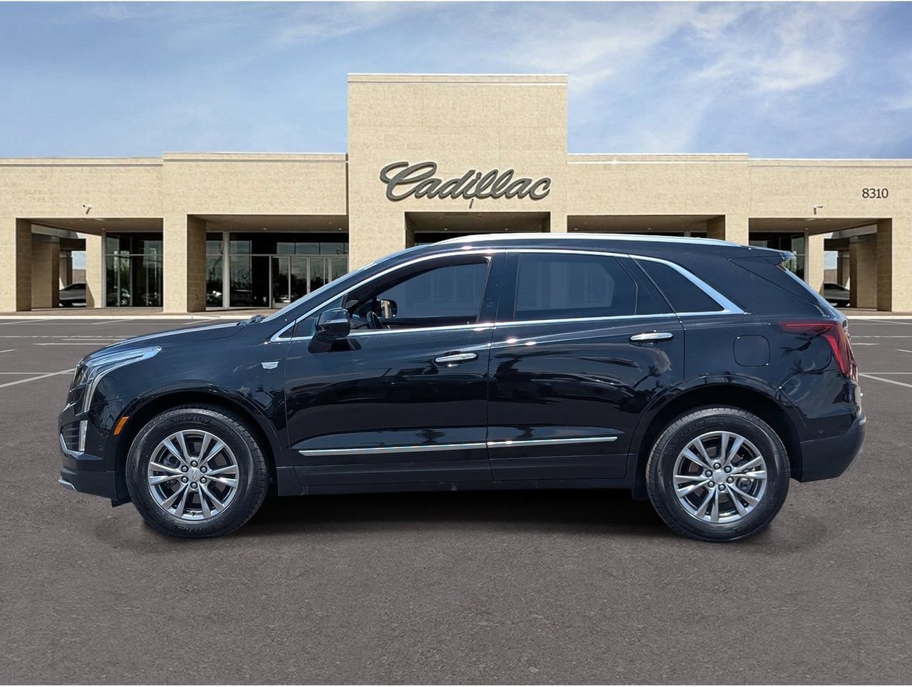 Certified 2023 Cadillac XT5 Premium Luxury w/ Technology Package AWD/4WD image 2
