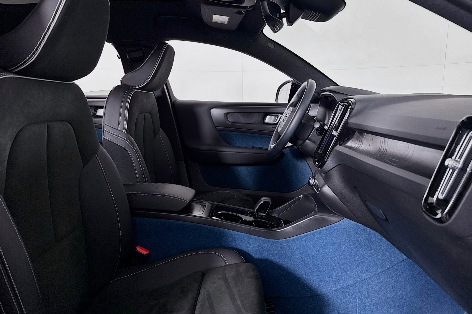 Used 2022 Volvo C40 P8 Recharge Ultimate image 6