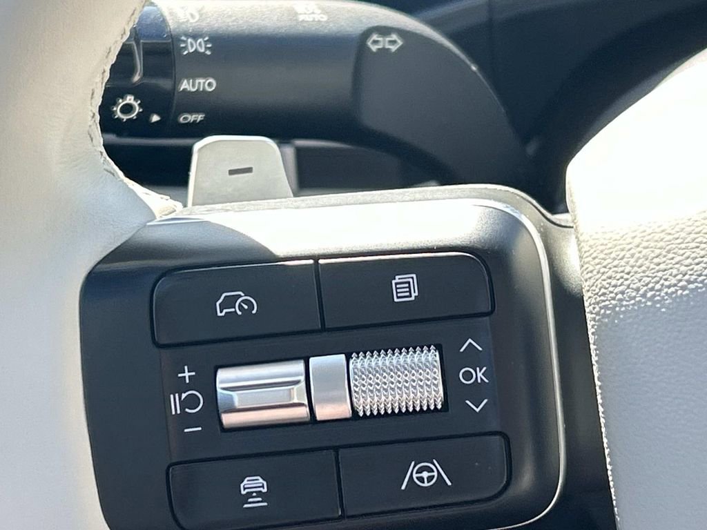 Certified 2025 Hyundai Santa Fe SEL image 28