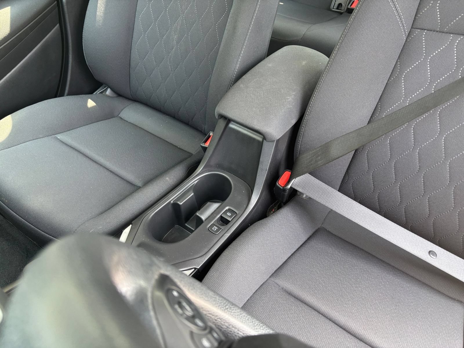 Used 2025 Toyota Corolla LE FWD image 34