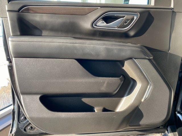 Used 2023 GMC Yukon SLE w/ Gmc Pro Safety Plus Package image 8