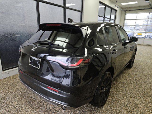 Used 2023 Honda HR-V Sport image 2