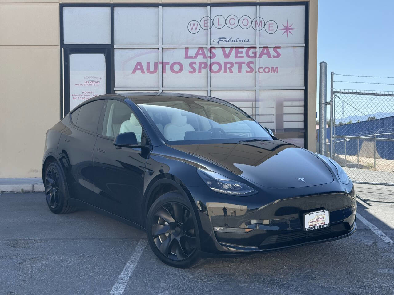 Used 2023 Tesla Model Y Long Range AWD/4WD image 1