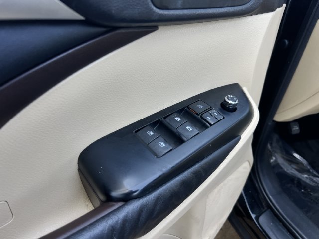 Used 2014 Toyota Highlander XLE FWD image 11