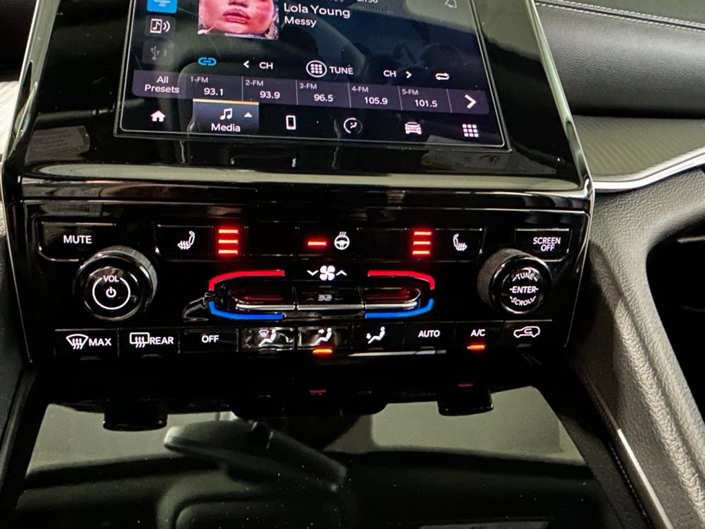 Used 2023 Jeep Grand Cherokee L Laredo image 29