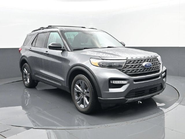 Used 2022 Ford Explorer XLT w/ Equipment Group 202A AWD/4WD image 3