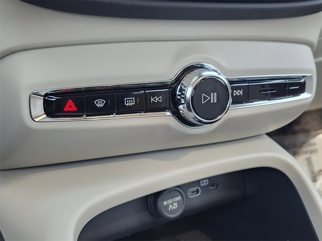 New 2026 Volvo XC40 B5 Plus w/ Protection Package Premier image 15