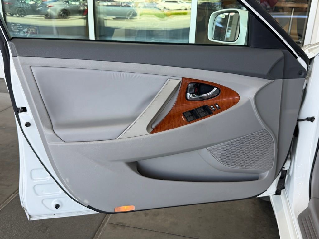 Used 2011 Toyota Camry XLE w/ XLE Extra-Value Pkg #2 image 18