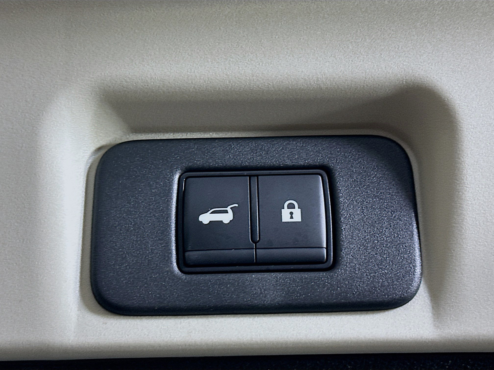 Used 2024 Nissan Ariya AWD image 29