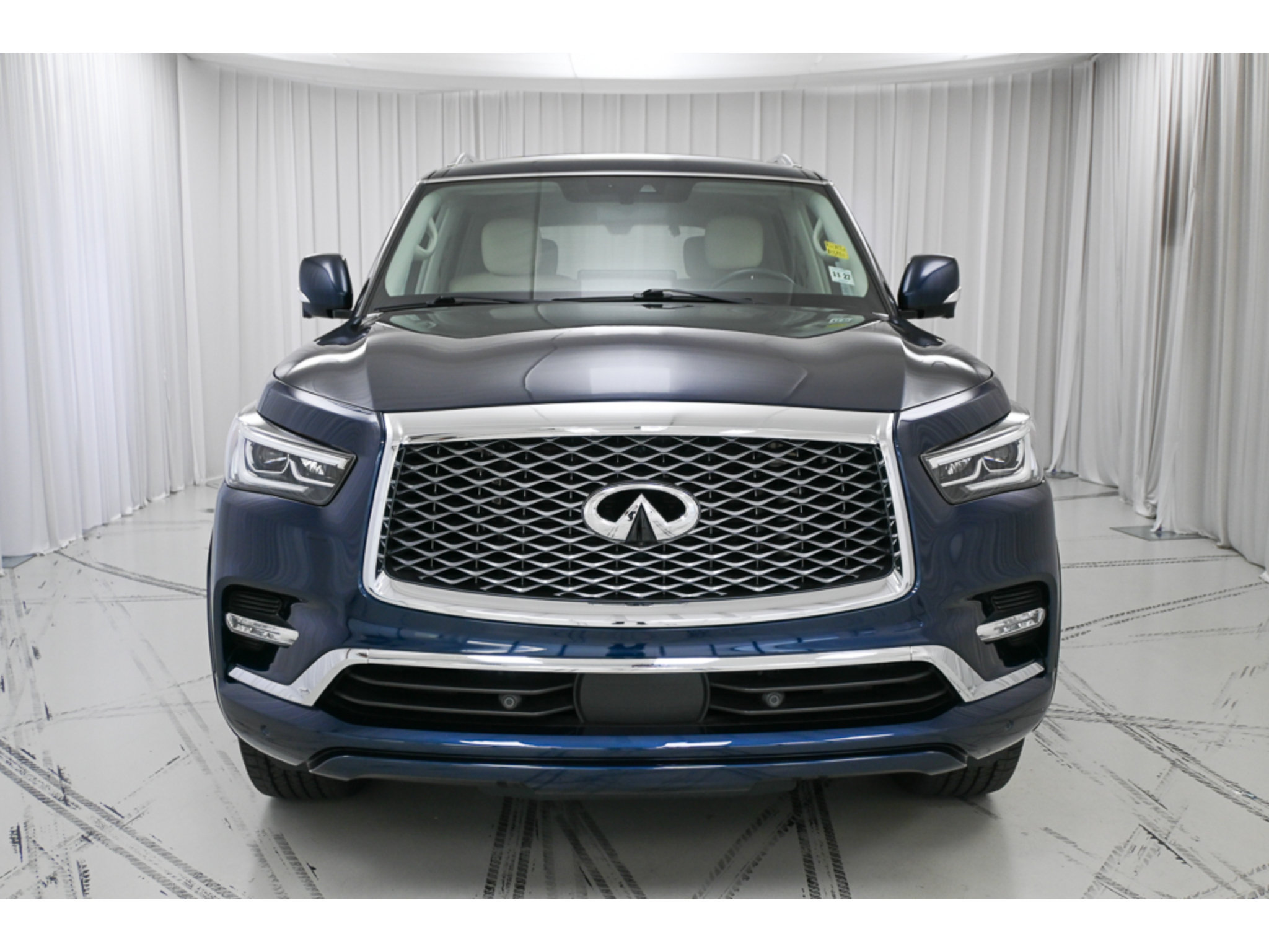 Used 2022 INFINITI QX80 Luxe w/ Cargo Package AWD/4WD image 3