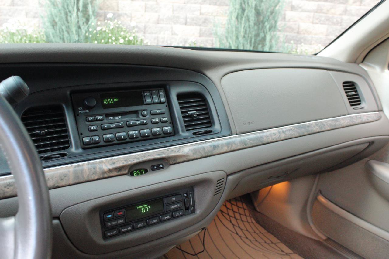 Used 1999 Ford Crown Victoria LX RWD image 52