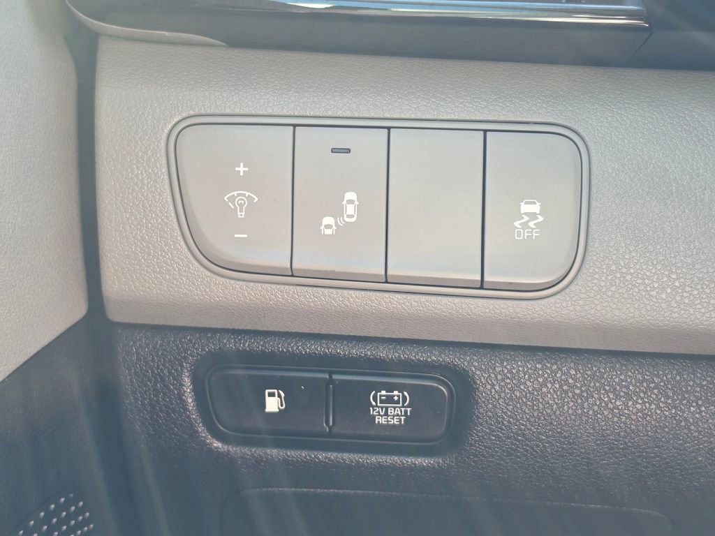 Used 2017 Kia Niro Touring FWD image 19