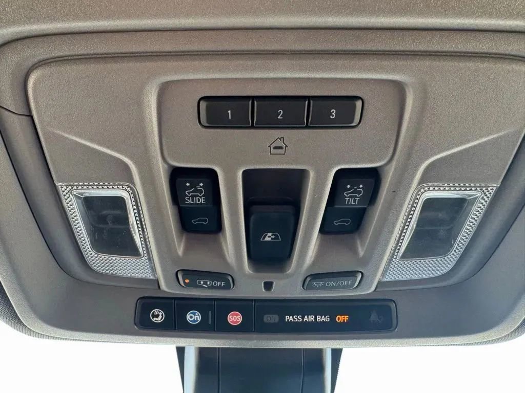 Used 2022 GMC Sierra 3500 Denali w/ Denali Black Diamond Edition image 30