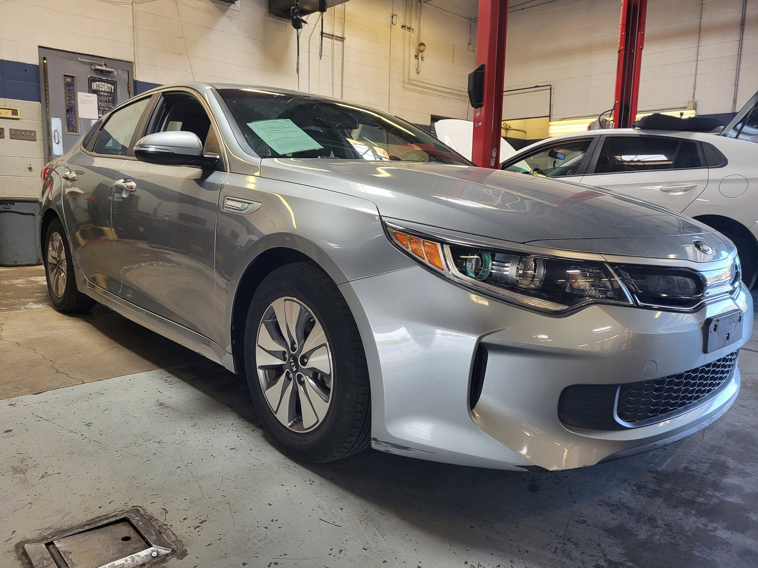 Used 2017 Kia Optima Premium w/ Hybrid Convenience Package FWD image 17