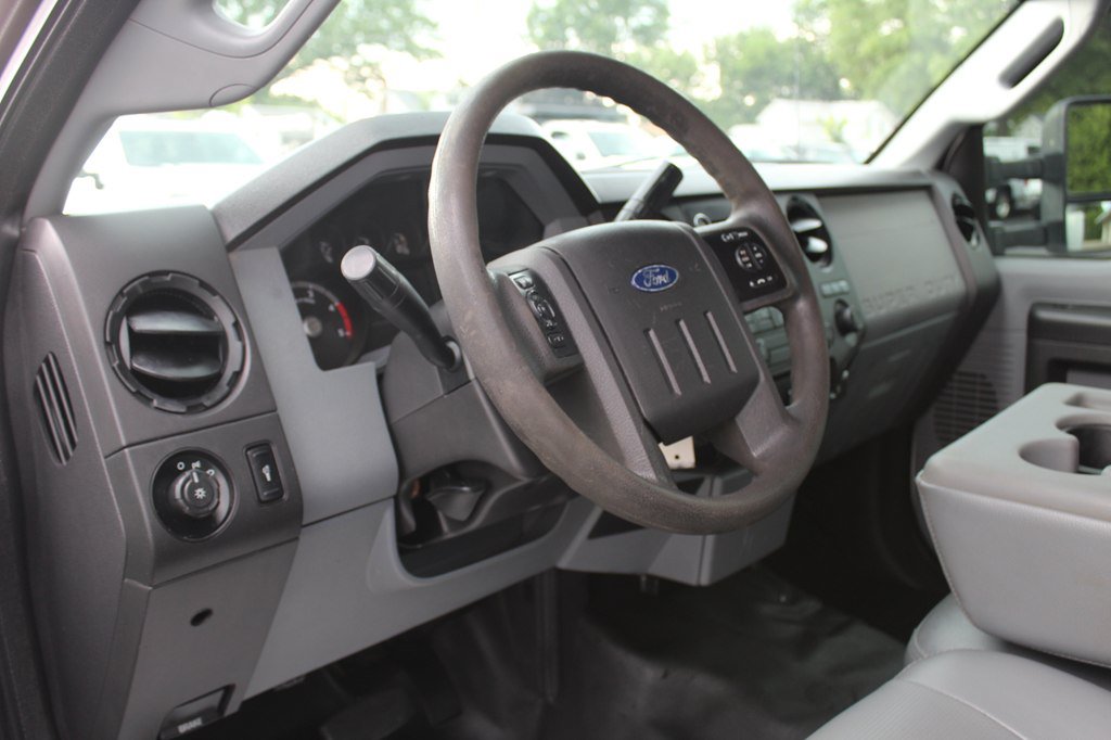 Used 2014 Ford F550 4x4 Regular Cab Super Duty image 13