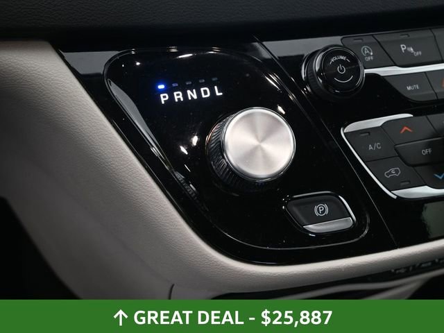 Used 2024 Chrysler Pacifica Touring-L image 25