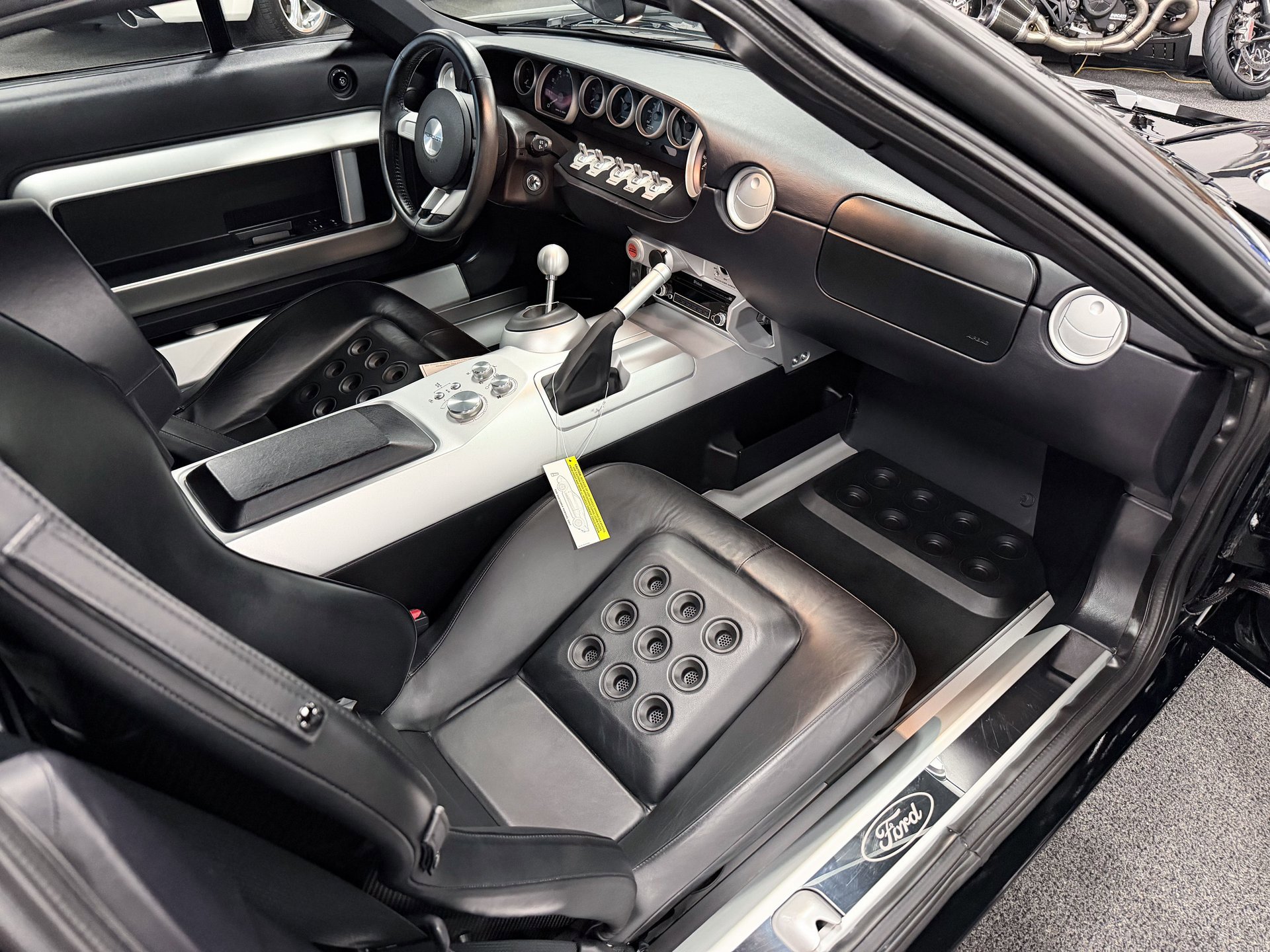 Used 2005 Ford GT image 25