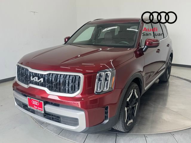 Used 2023 Kia Telluride EX w/ EX Captain's Chair Package FWD image 3