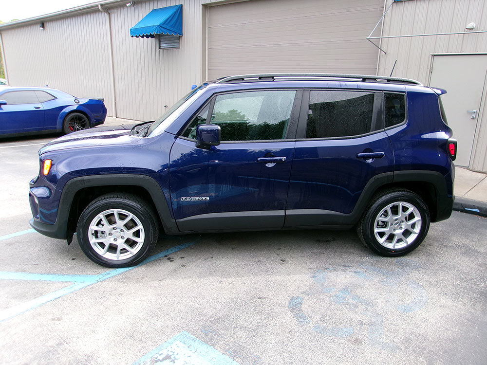 Used 2021 Jeep Renegade Latitude w/ Convenience Group AWD/4WD image 3