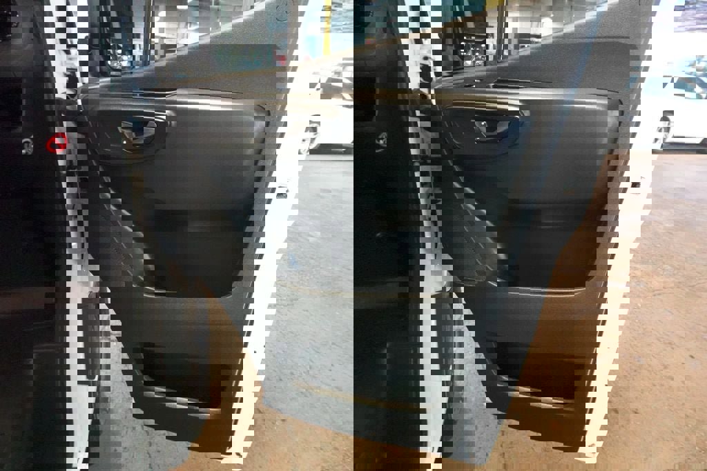 Used 2025 Mercedes-Benz Sprinter 2500 image 25