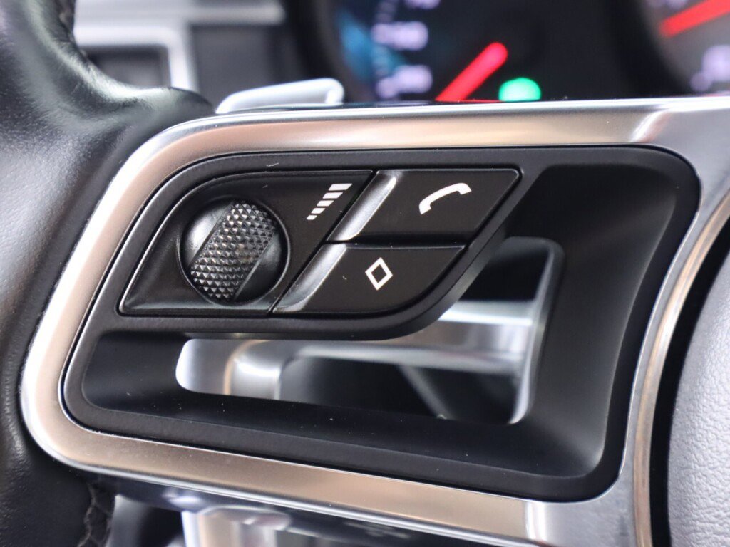 Used 2017 Porsche Macan S image 12
