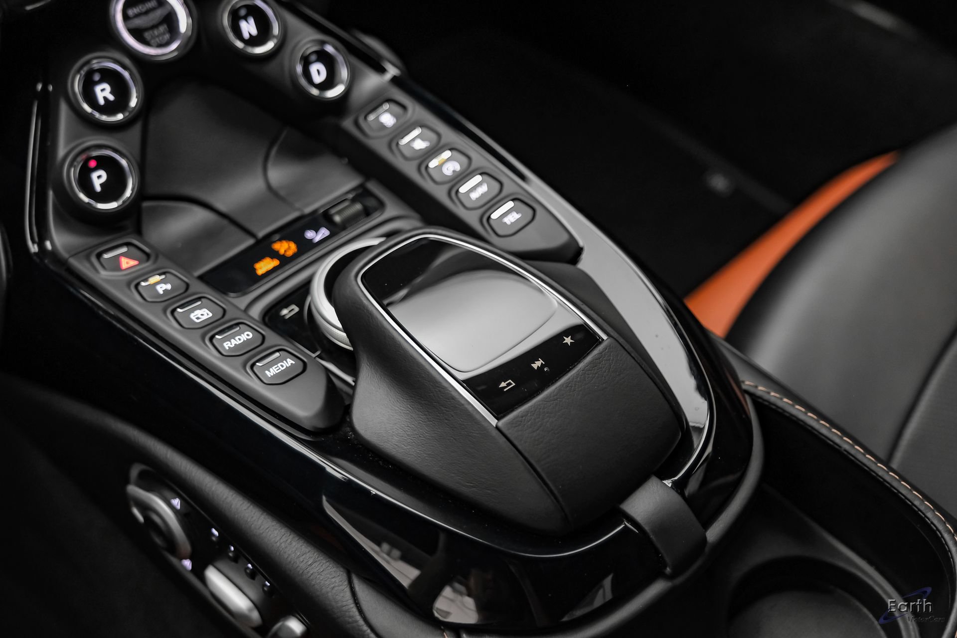 Used 2019 Aston Martin V8 Vantage Coupe RWD image 58