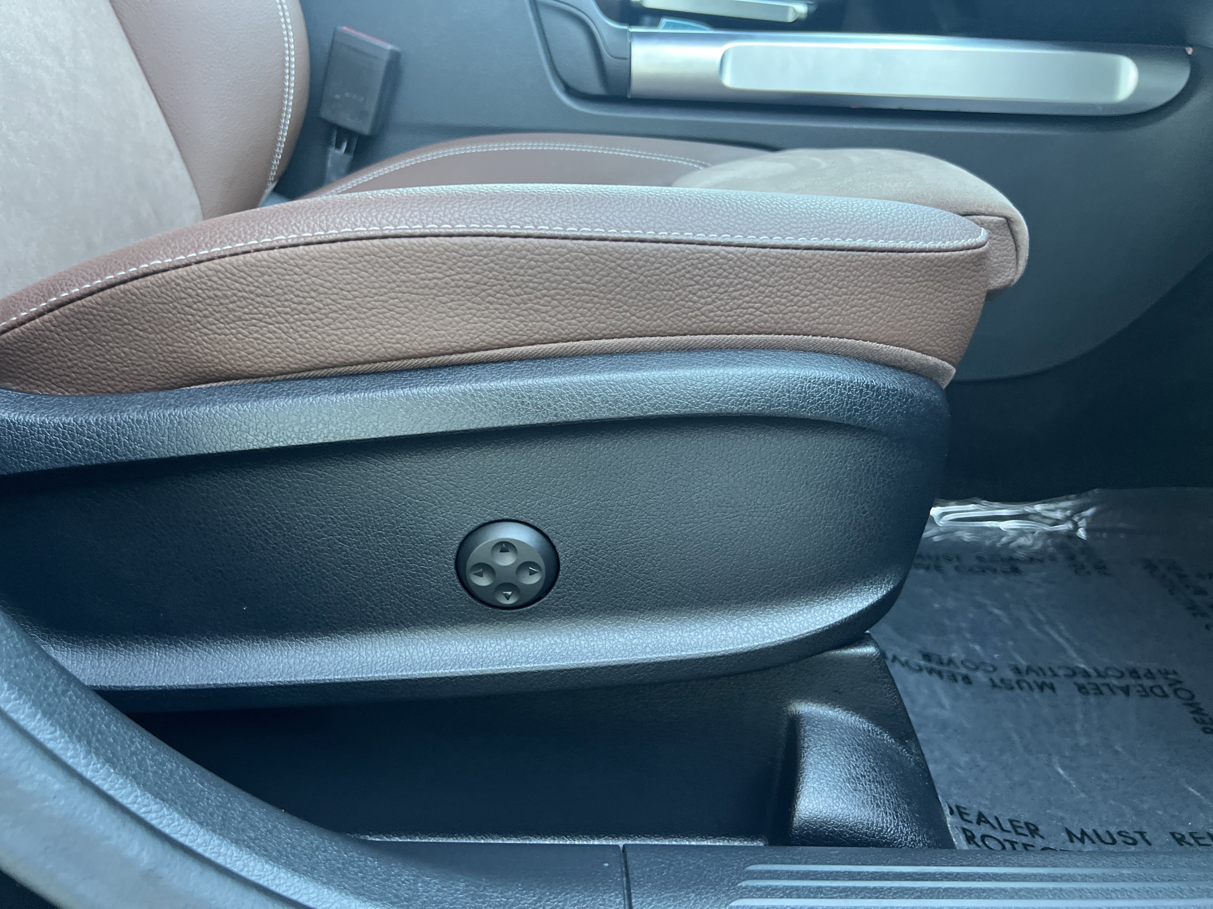 Certified 2025 Mercedes-Benz GLB 35 AMG 4MATIC image 27