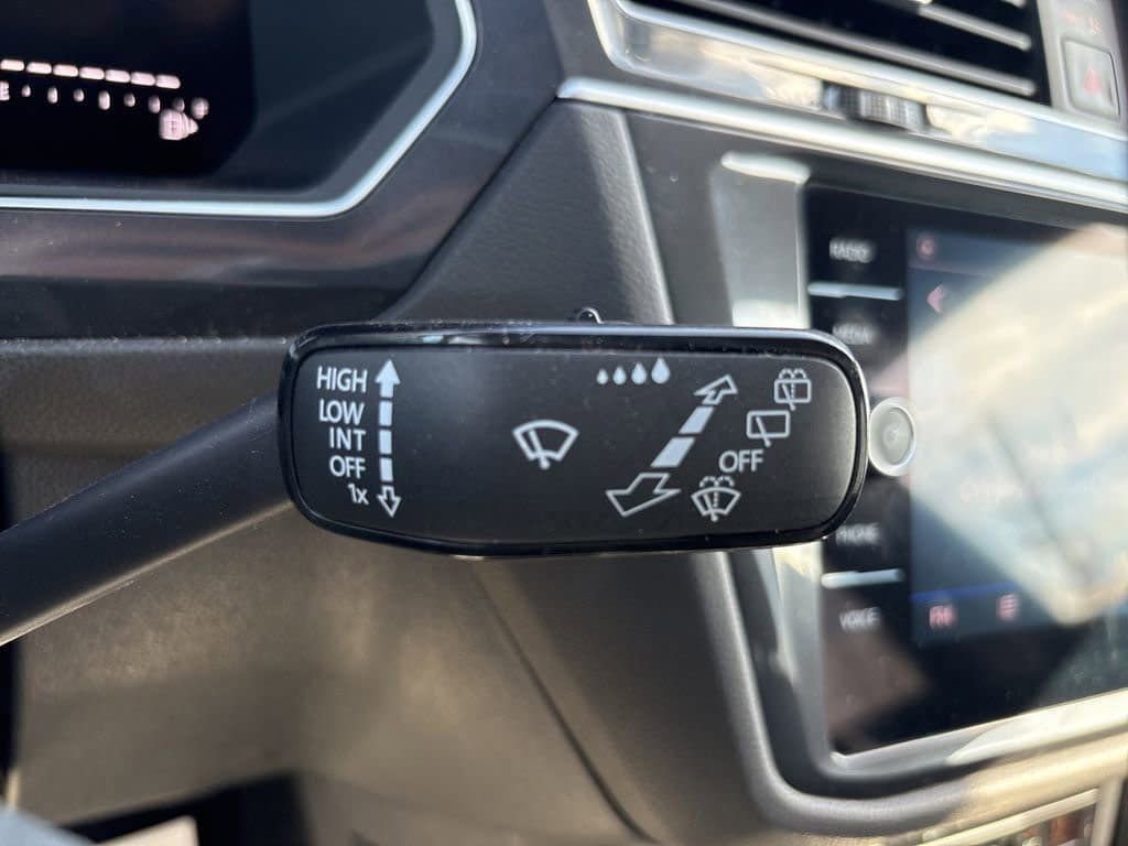 Used 2024 Volkswagen Tiguan SE image 28