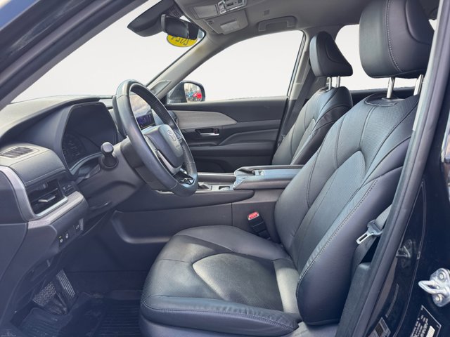 Used 2024 Toyota Grand Highlander Limited image 10