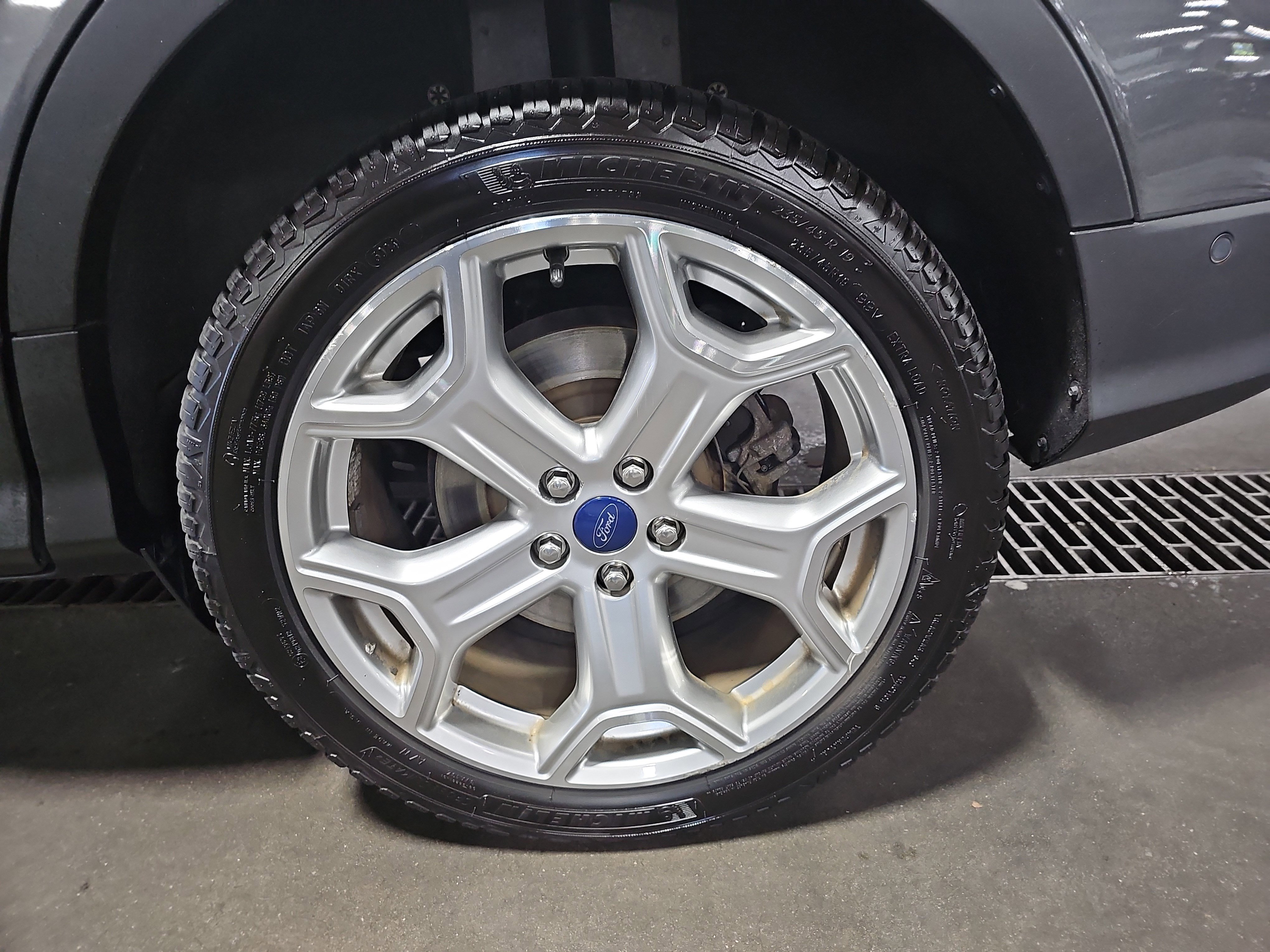 Used 2018 Ford Escape Titanium w/ Ford Safe & Smart Package AWD/4WD image 35