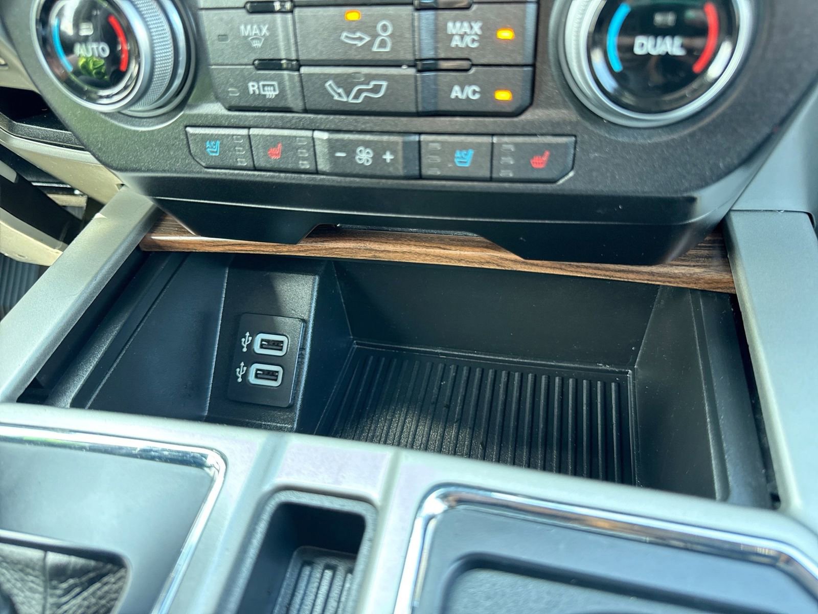 Used 2017 Ford F150 Lariat w/ Equipment Group 502A Luxury AWD/4WD image 38