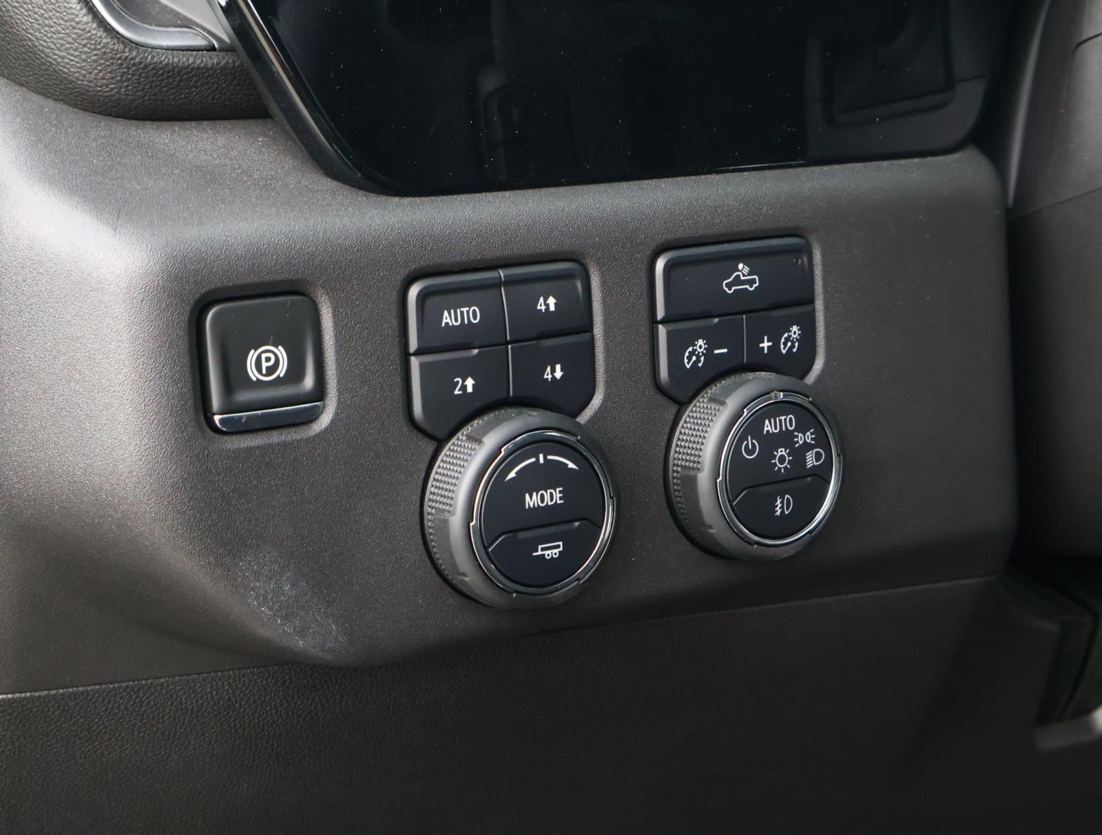 Used 2025 Chevrolet Silverado 1500 LT Trail Boss w/ Convenience Package II AWD/4WD image 24