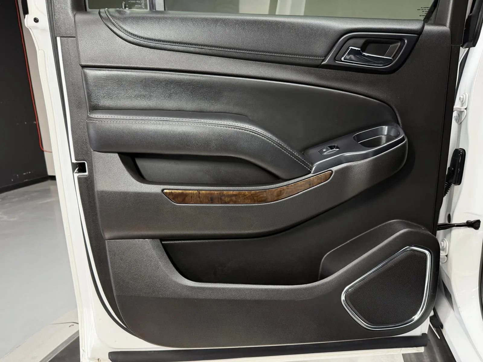 Used 2015 Chevrolet Suburban LT RWD image 20