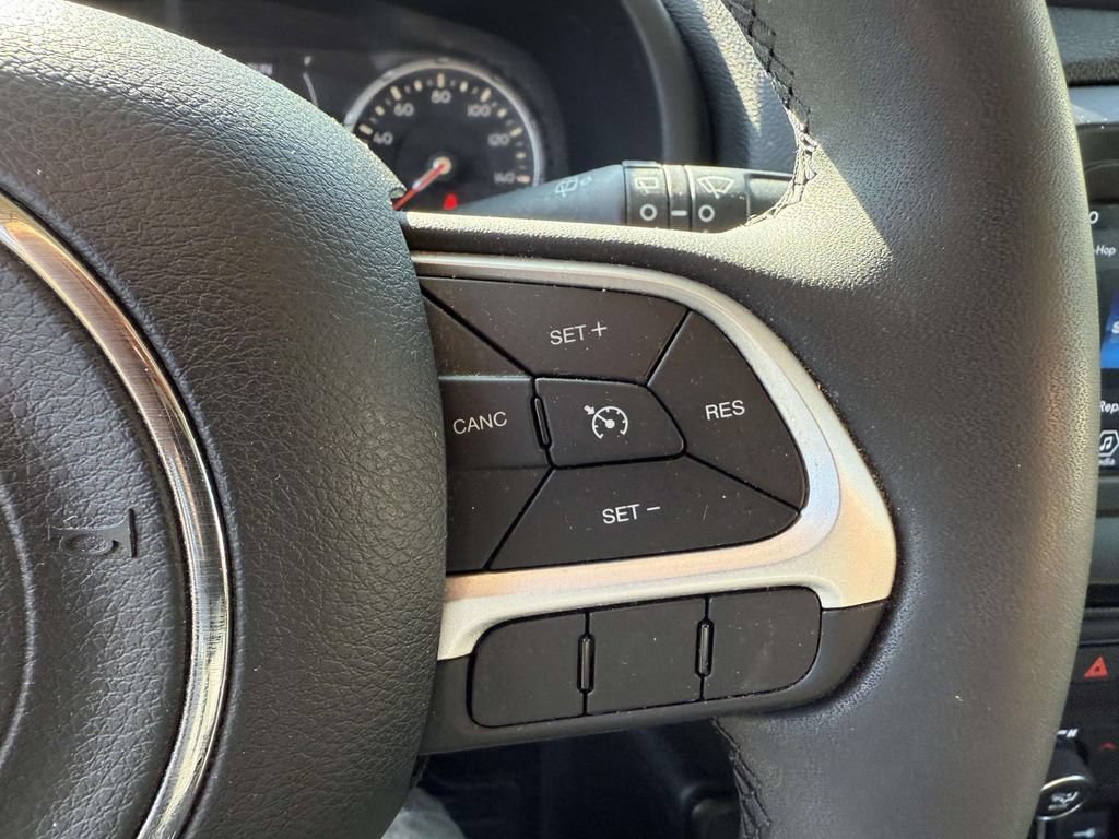 Used 2019 Jeep Renegade Latitude AWD/4WD image 22