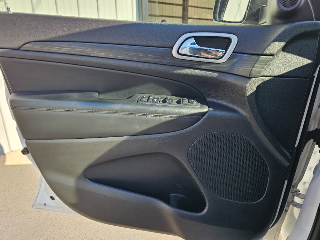 Used 2020 Jeep Grand Cherokee Altitude image 23